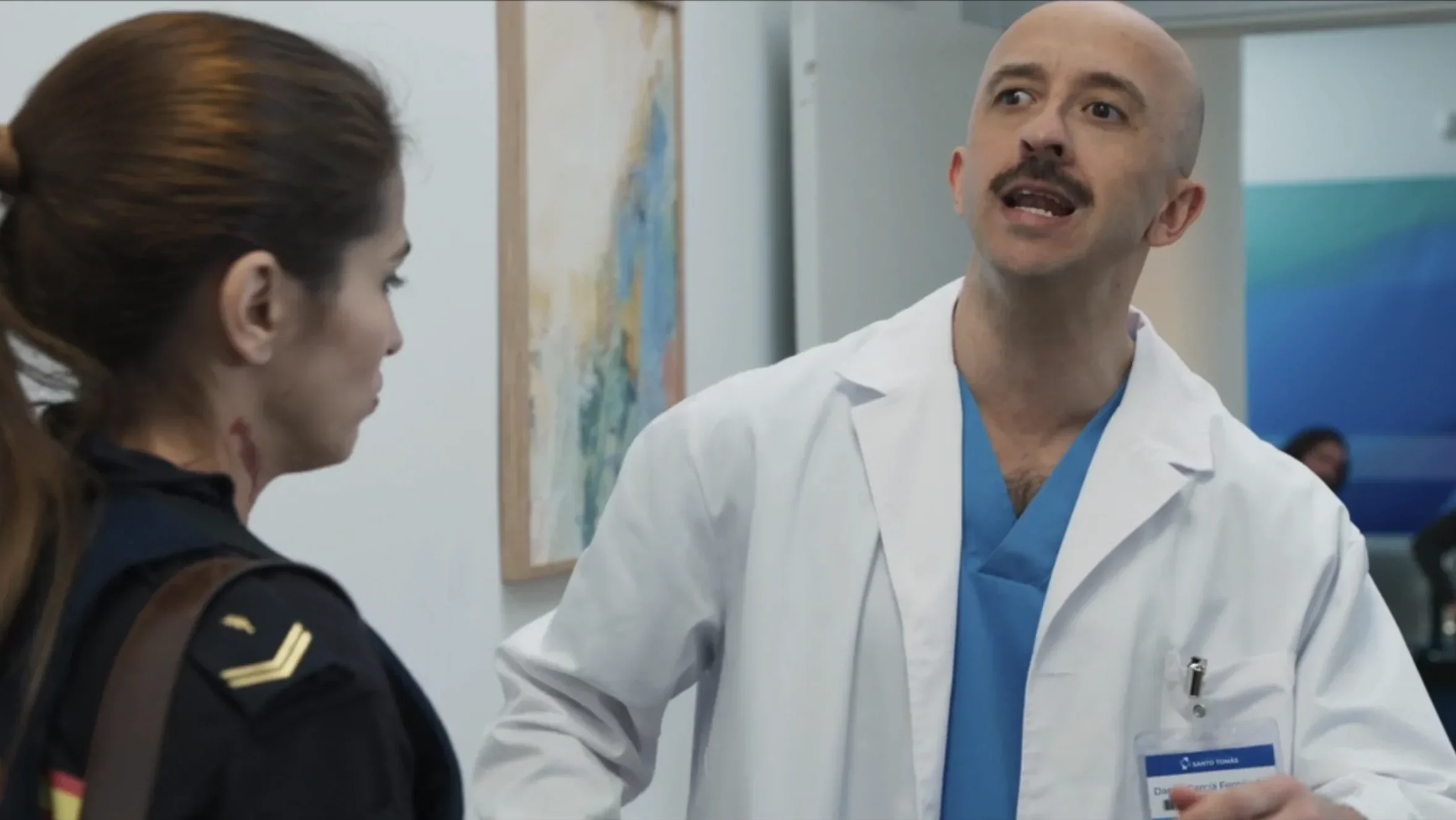 Mario Alonso, ex alumnos de Work In Progress en la serie La Agencia de Disney+